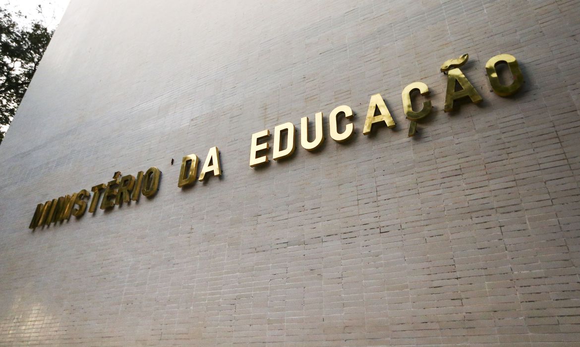 MEC deve anunciar aumento de bolsas Capes e CNPq nas próximas semanas